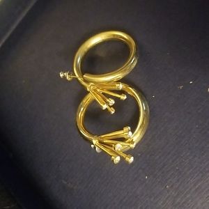 Women's earrings